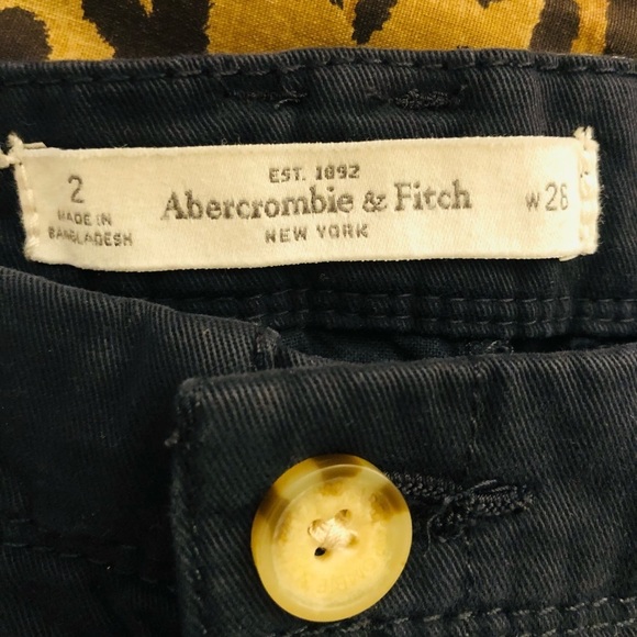 Abercrombie& Finch  size 2 navy blue chino shorts ,rolled at hem like new - Picture 3 of 11